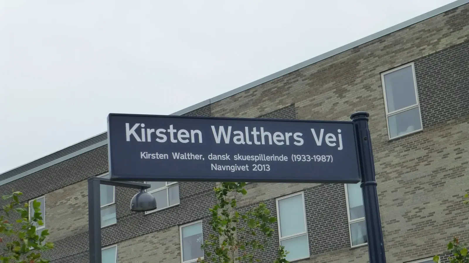 Dansk gatuskylt i stadsdelen Valby i Köpenhamn