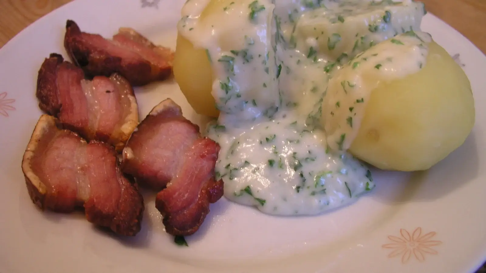Stegt flæsk med persillesovs och potatis