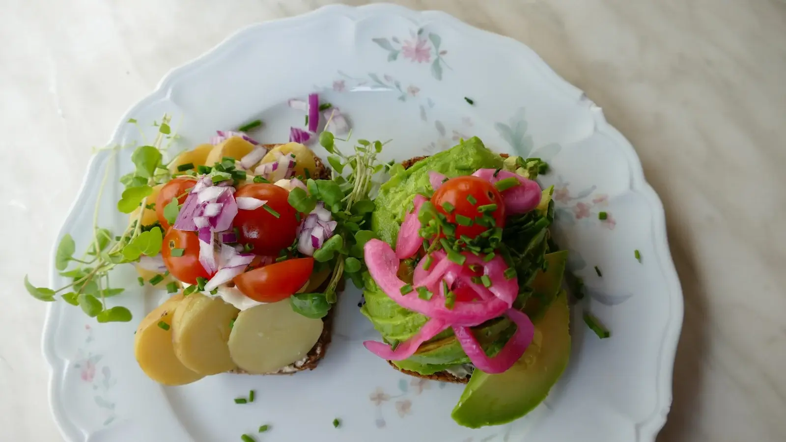 Danskt smørrebrød serverat i Köpenhamn