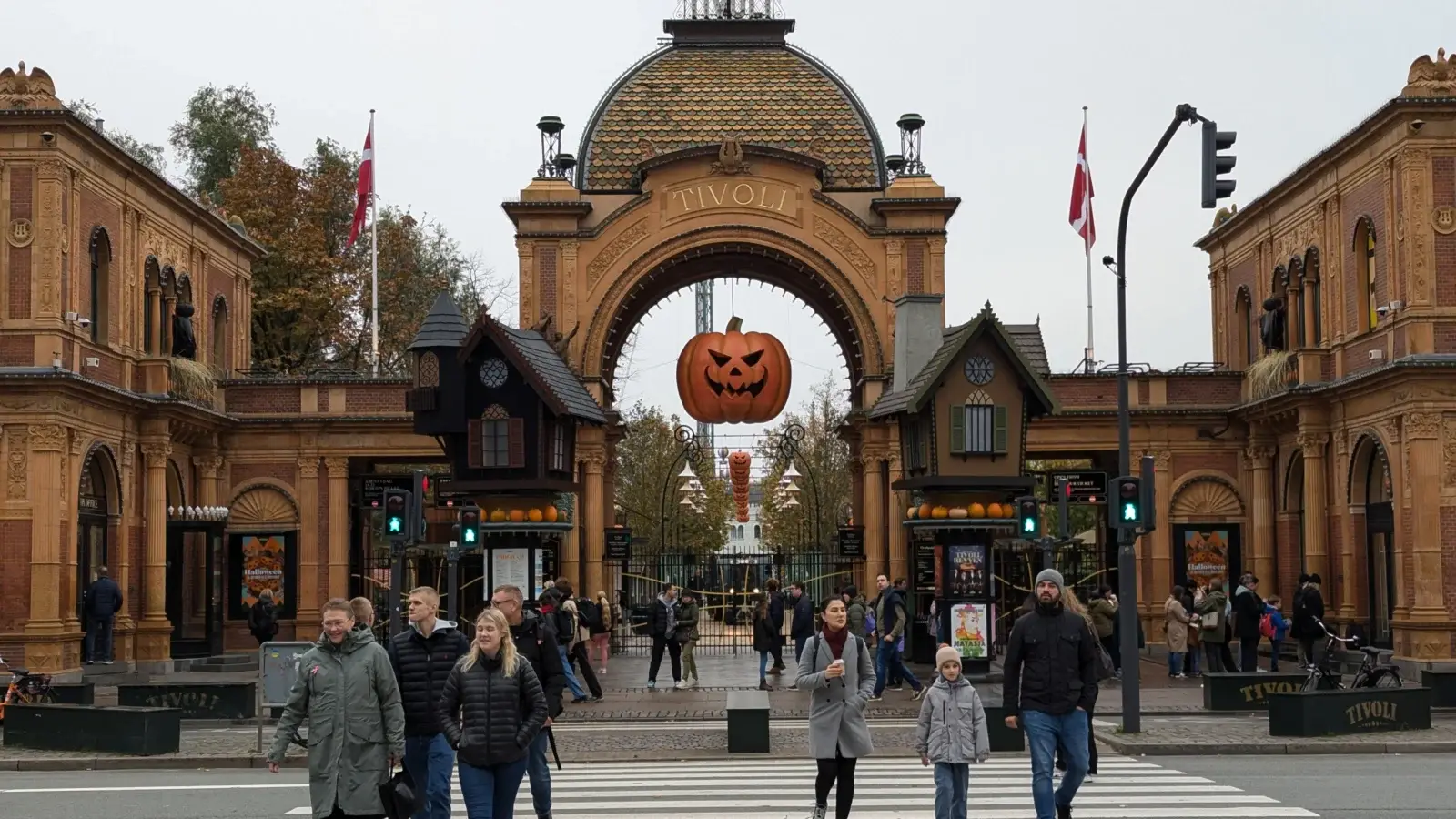 Familjer och attraktioner på Tivoli i Köpenhamn